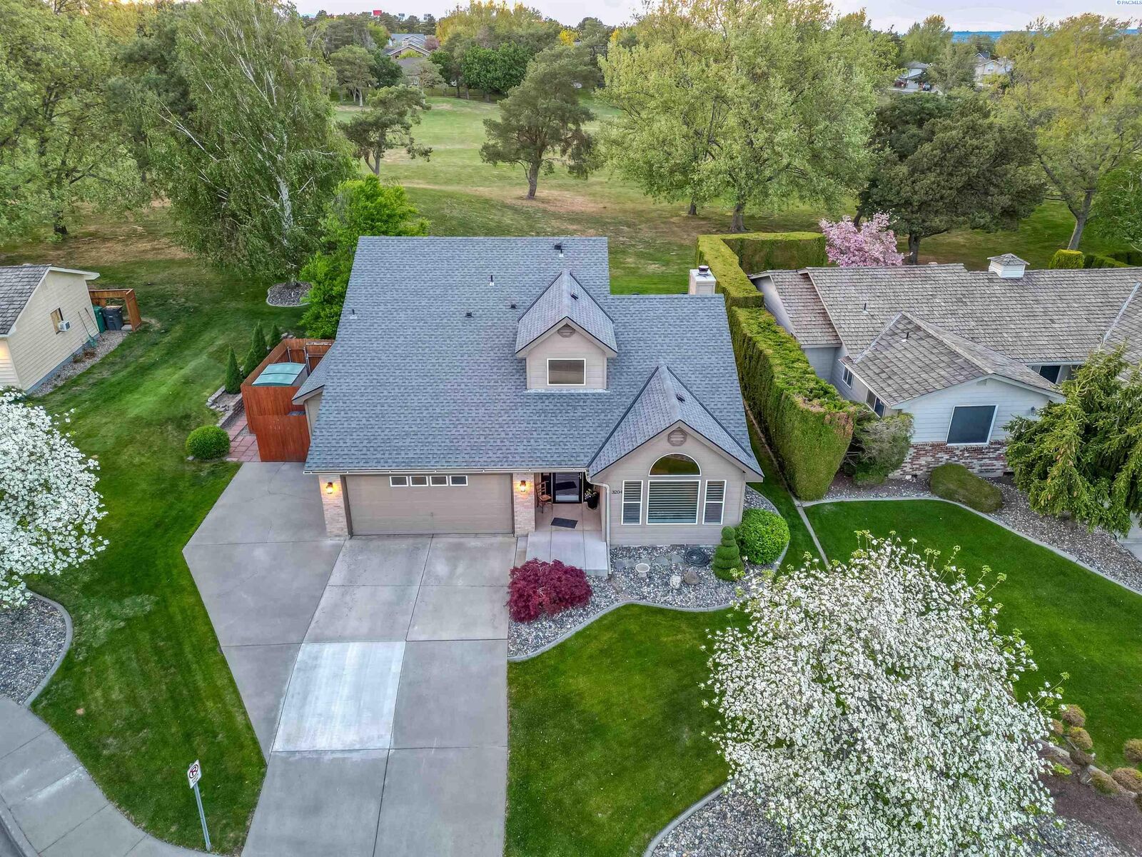 Property Photo:  3204 S Johnson Place  WA 99337 