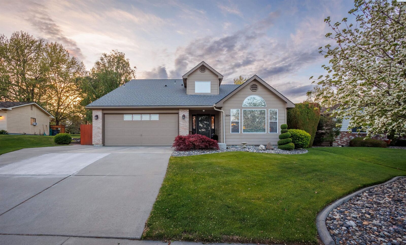 Property Photo:  3204 S Johnson Place  WA 99337 