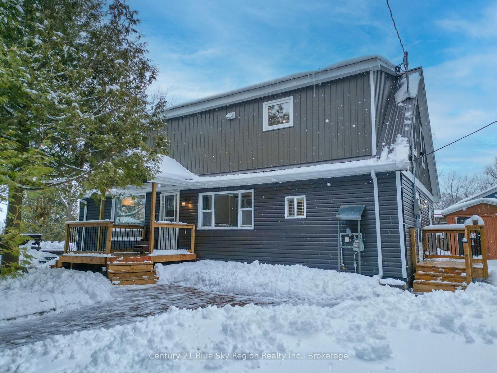 Photo de la propriété:  12 Mowat Crescent  ON P1A 1R5 