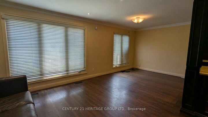 Photo de la propriété:  138 Waterloo Avenue Main  ON M3H 3Y8 