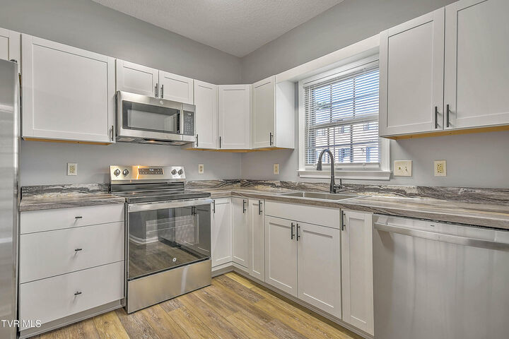 Property Photo:  1201 East 8 Th Avenue 4  TN 37601 