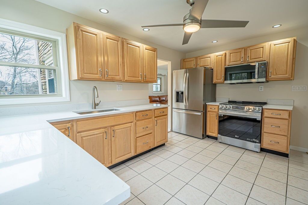 Property Photo:  1435 Morrow Rd  PA 15241 