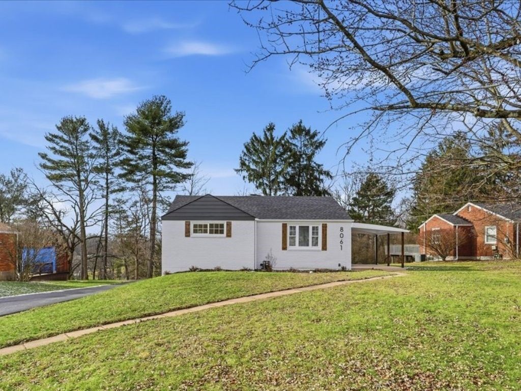 Property Photo:  8061 Lindisfarne Dr  PA 15237 