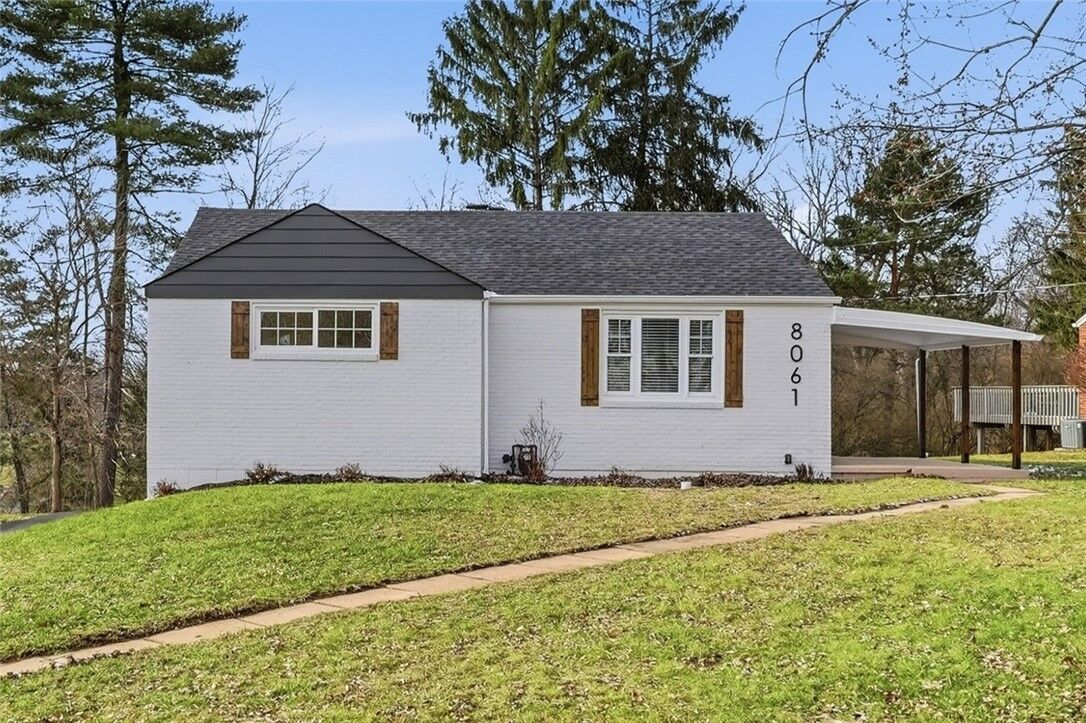 Property Photo:  8061 Lindisfarne Dr  PA 15237 