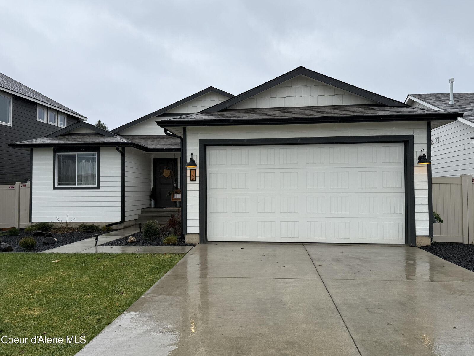 Property Photo:  1102 E Allenby Ave  ID 83854 