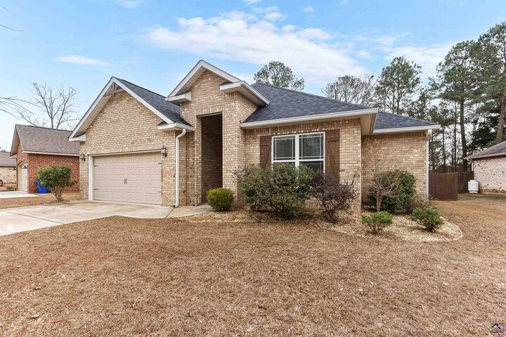 Property Photo:  203 Londie Lane  GA 31066-4999 