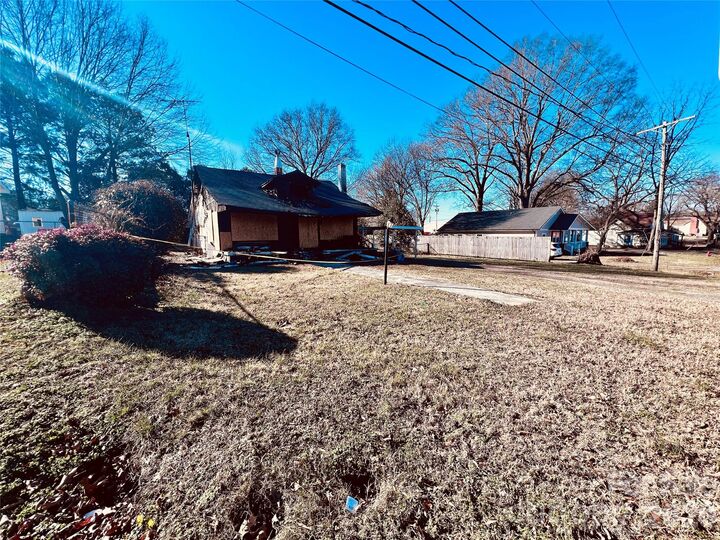 Property Photo: 506 E Washington Avenue NC 28016