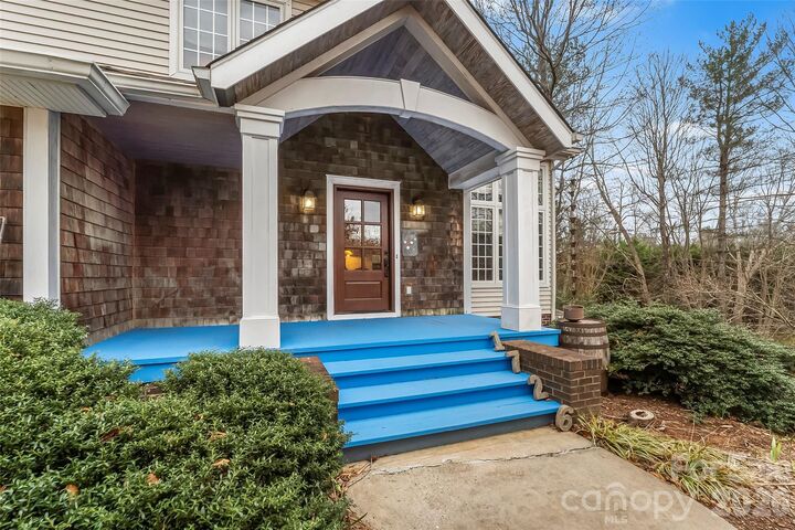 Property Photo:  1726 Waterford Way  NC 28655 