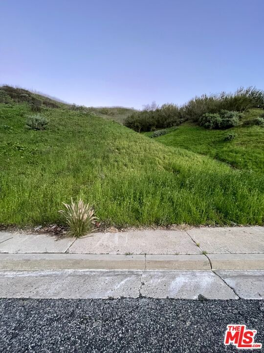 Property Photo:  27306 Oak Summit Rd  CA 91301 