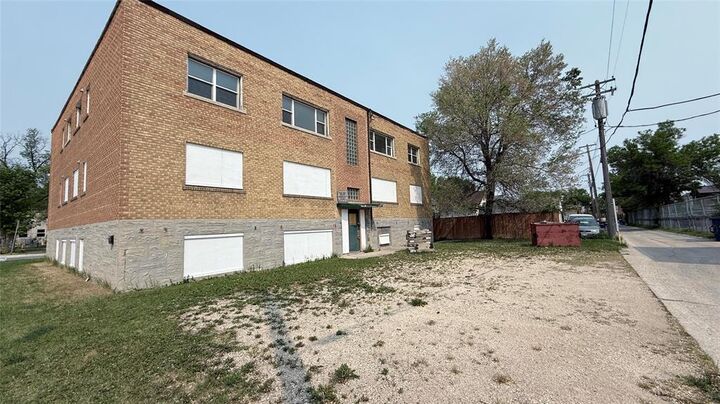 Property Photo:  757 Banning Street  MB R3E 2H8 