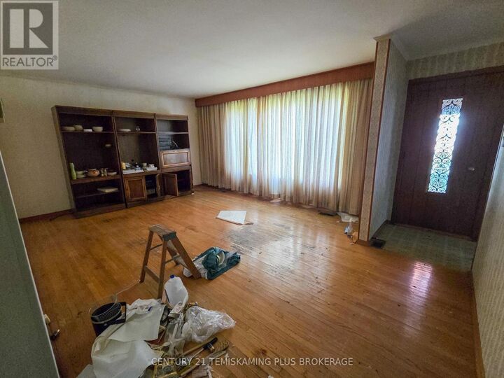 Property Photo:  50 Dixon Street  ON P0J 1P0 