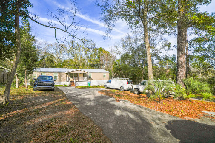 Property Photo: 307 E Pennsylvania Avenue FL 32425