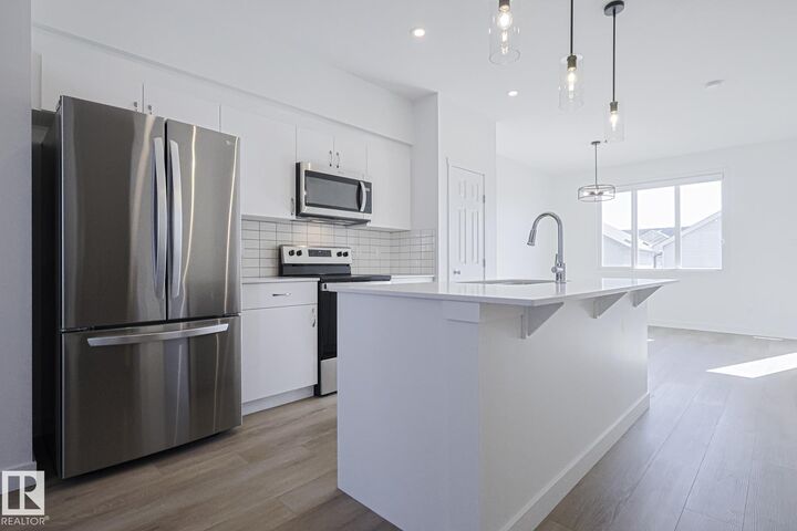 Photo de la propriété:  6343 King Wynd SW  AB T6W 5P1 