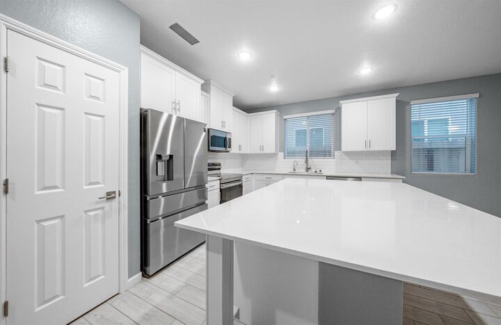 Property Photo:  141 Reunion Way S  CA 93636 