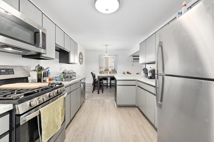 Property Photo:  5 Riverview Ct  NJ 07094 