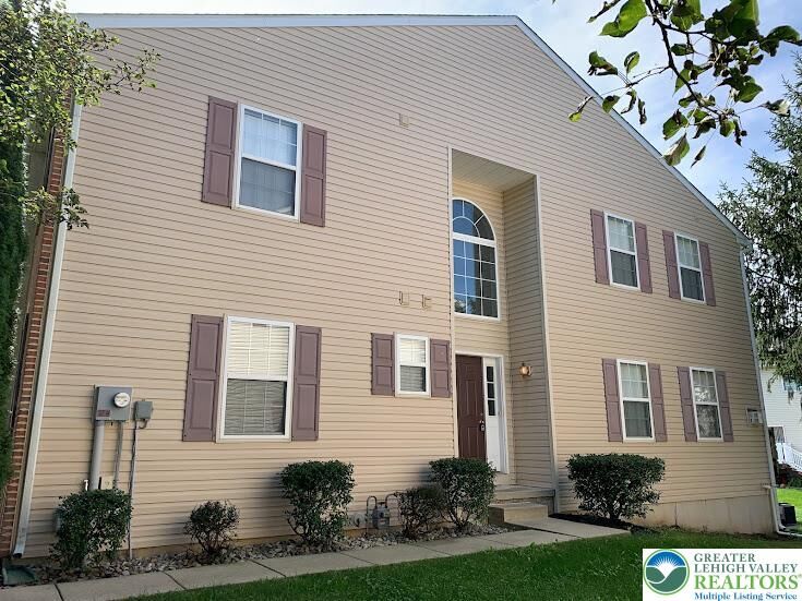 Property Photo:  6870 Hunt Drive  PA 18062 