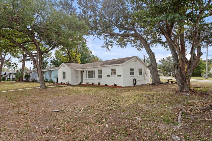 Property Photo: 134 SW Lincoln Circle N FL 33703