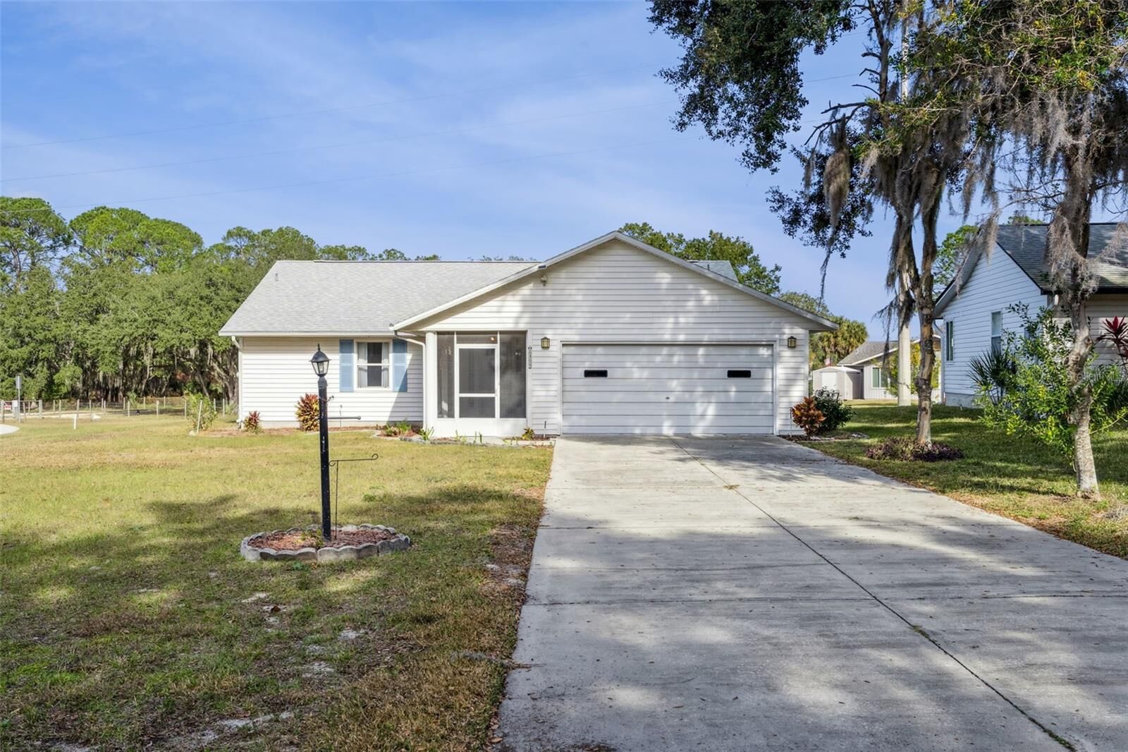 Property Photo: 1409 New Abbey Avenue FL 34788