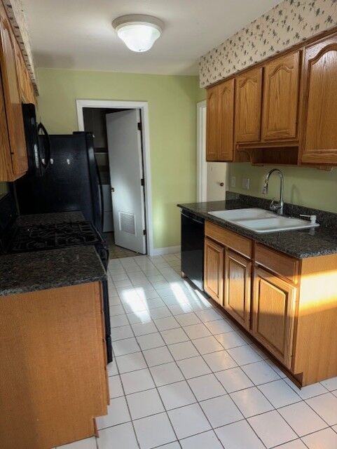 Property Photo:  2S405 Emerald Green Drive D  IL 60555 