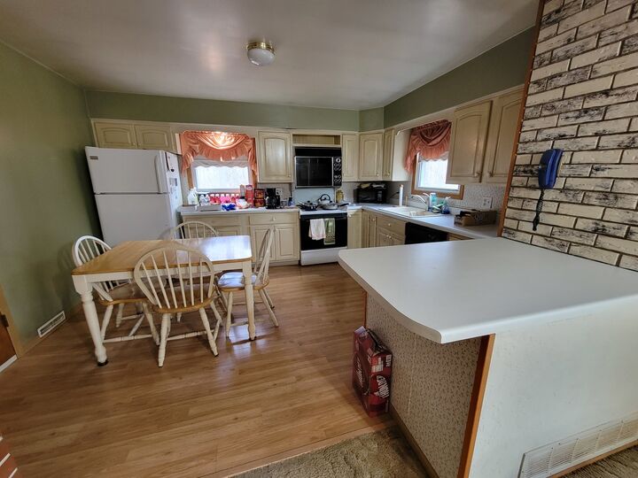 Property Photo: 408 E 4th Street IL 61362