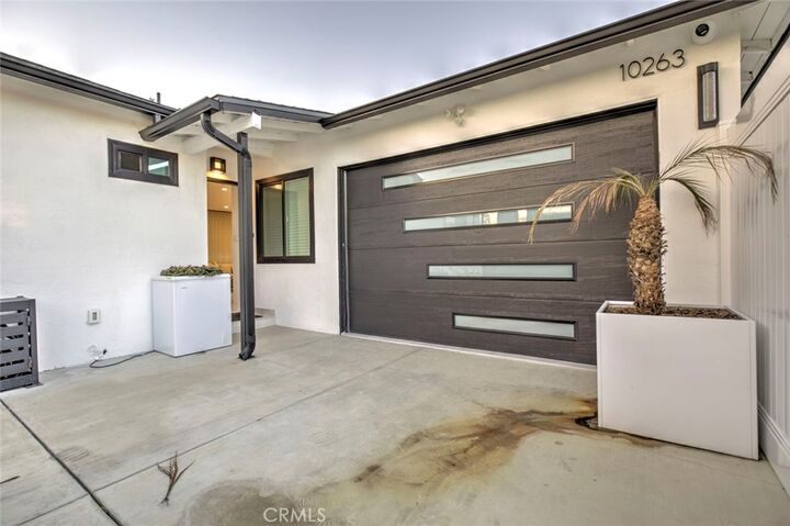Property Photo:  10263 Strathern Street  CA 91352 