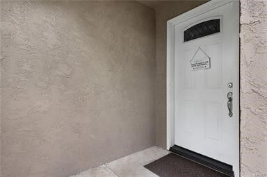 Property Photo:  624 Calle Tulipan  CA 91360 