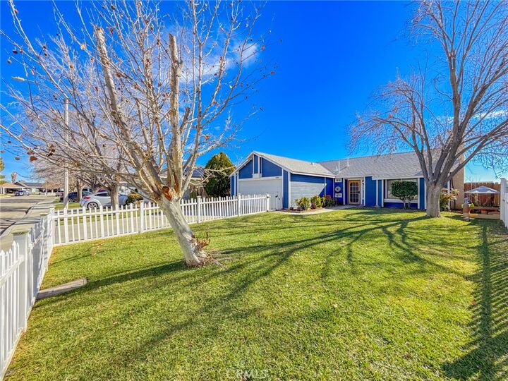 Property Photo:  646 Twinberry Lane  CA 93534 