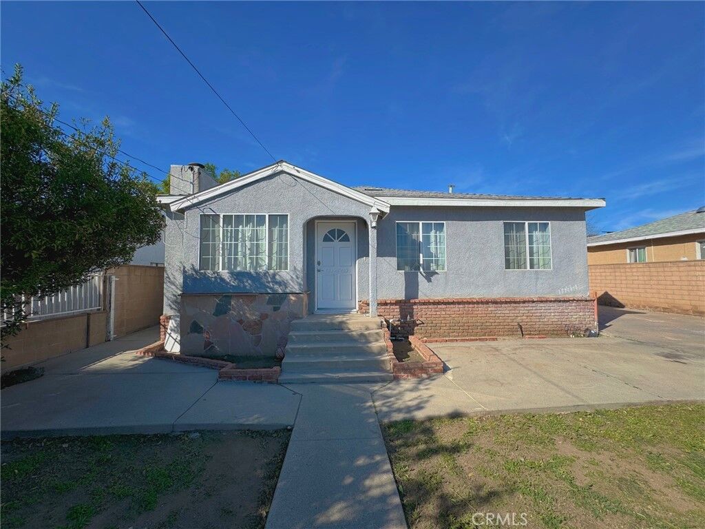 Property Photo:  14233 Dyer Street  CA 91342 