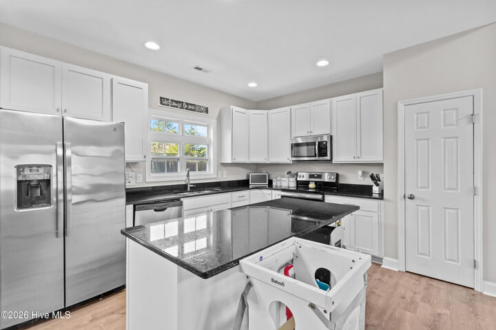 Property Photo:  1400 Gracies Way NE  NC 28451 