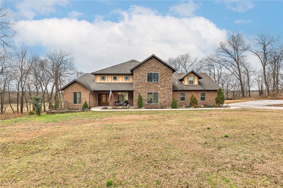 Property Photo:  425 NE Duke Hill Road  AR 72713 