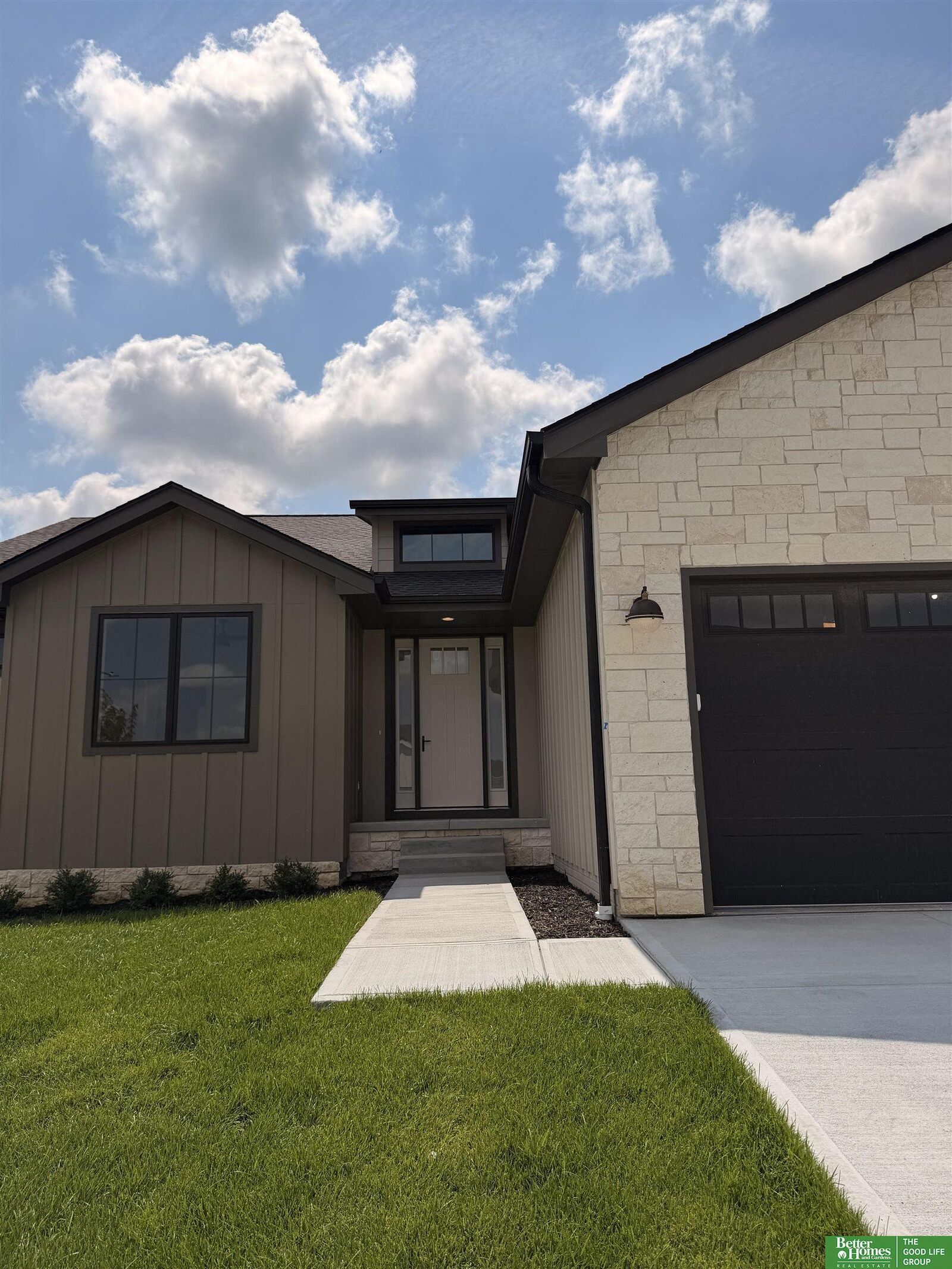 Property Photo:  21019 E Street  NE 68022 