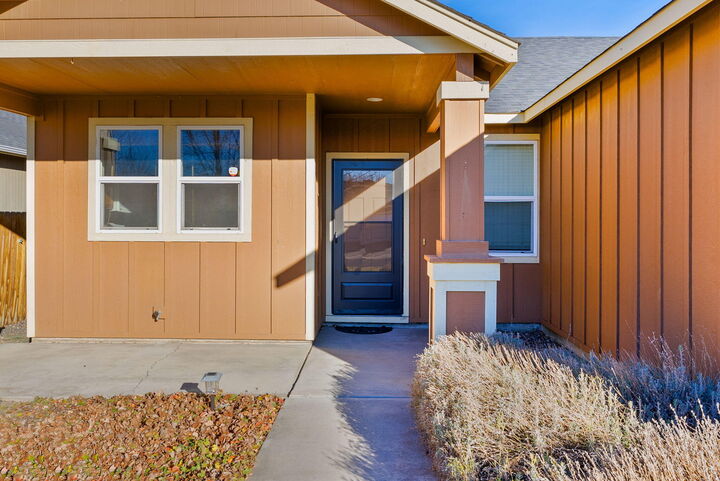 Property Photo: 3115 SW Peridot Avenue OR 97756