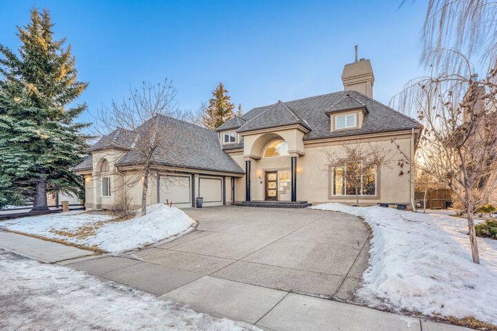 Property Photo:  42 Woodhaven Crescent SW  AB T2W 5S3 