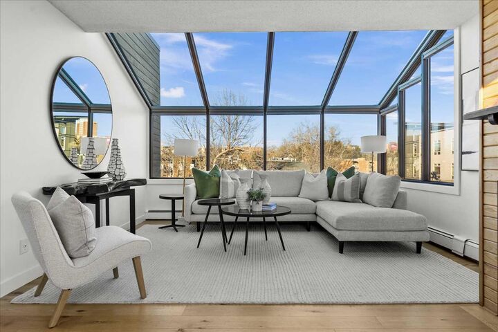 Property Photo:  906 4 Avenue NW 12  AB T2N 0M8 