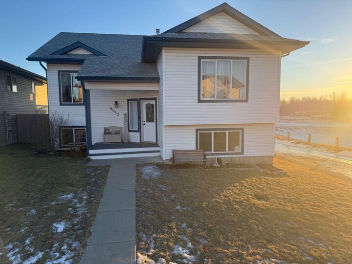 Photo de la propriété:  4513 44 Avenue Close  AB T4T 0A5 