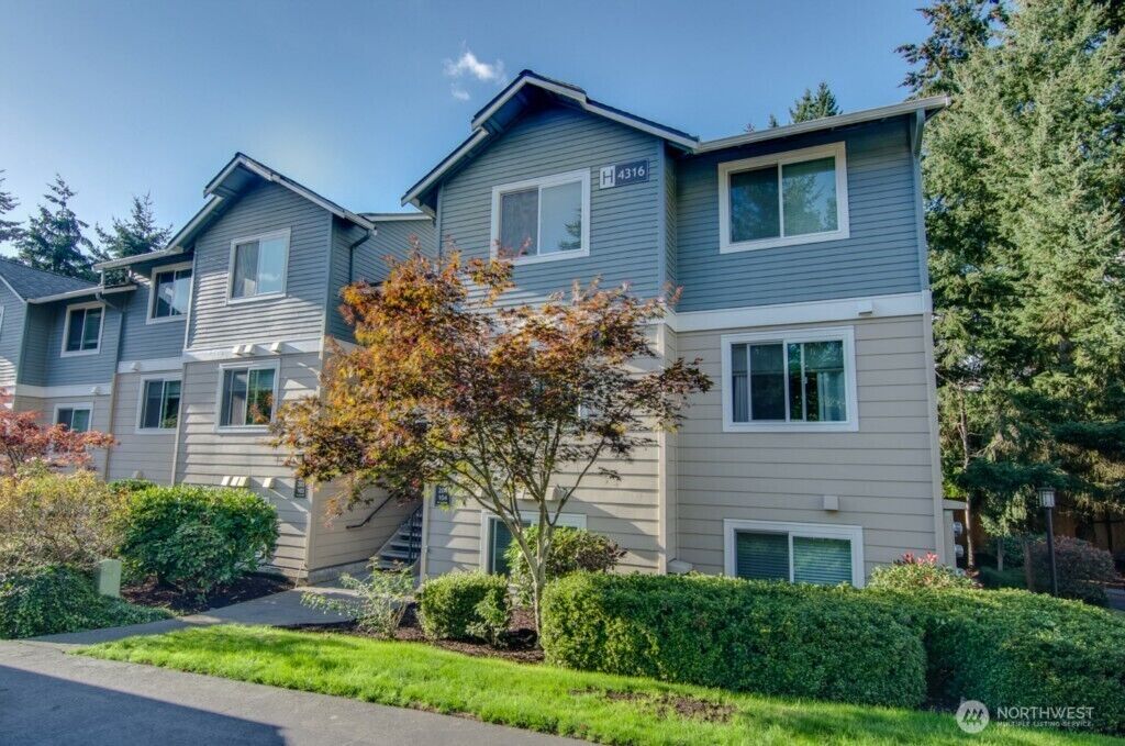 Property Photo:  4316 W Lake Sammamish Parkway SE H103  WA 98027 
