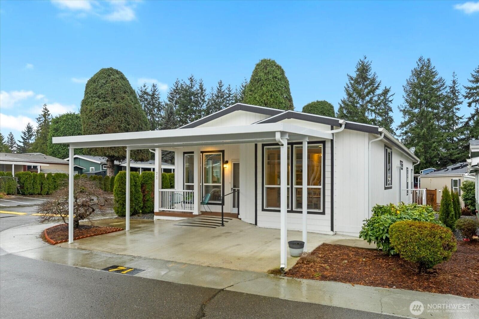 Property Photo: 23825 15 Avenue SE 71 WA 98021