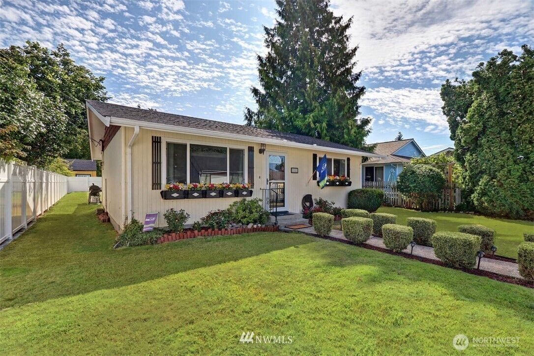 Property Photo:  1511  Fulton Street  WA 98201 