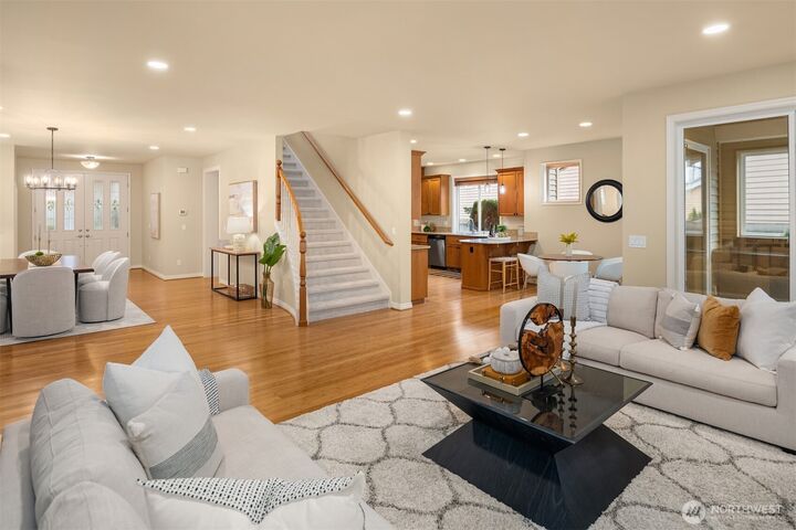 Property Photo:  818 S  36th Place  WA 98055 