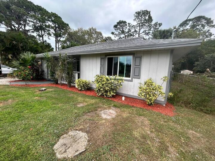 Property Photo:  5106 Palm Drive  FL 34982 