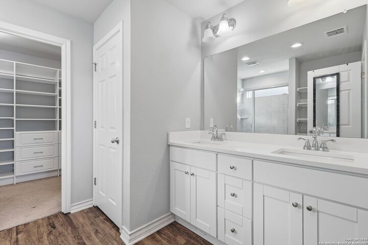 Property Photo:  21018 Chestnut Cove  TX 78266 