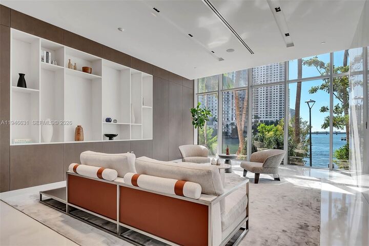 Property Photo:  300 Biscayne Blvd Way 2808  FL 33131 