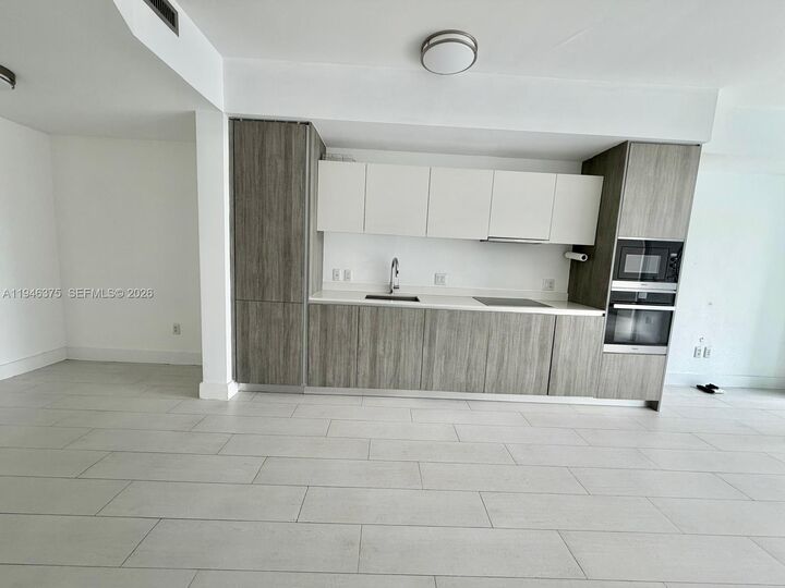 Property Photo: 2900 NE 7 Av 808 FL 33137