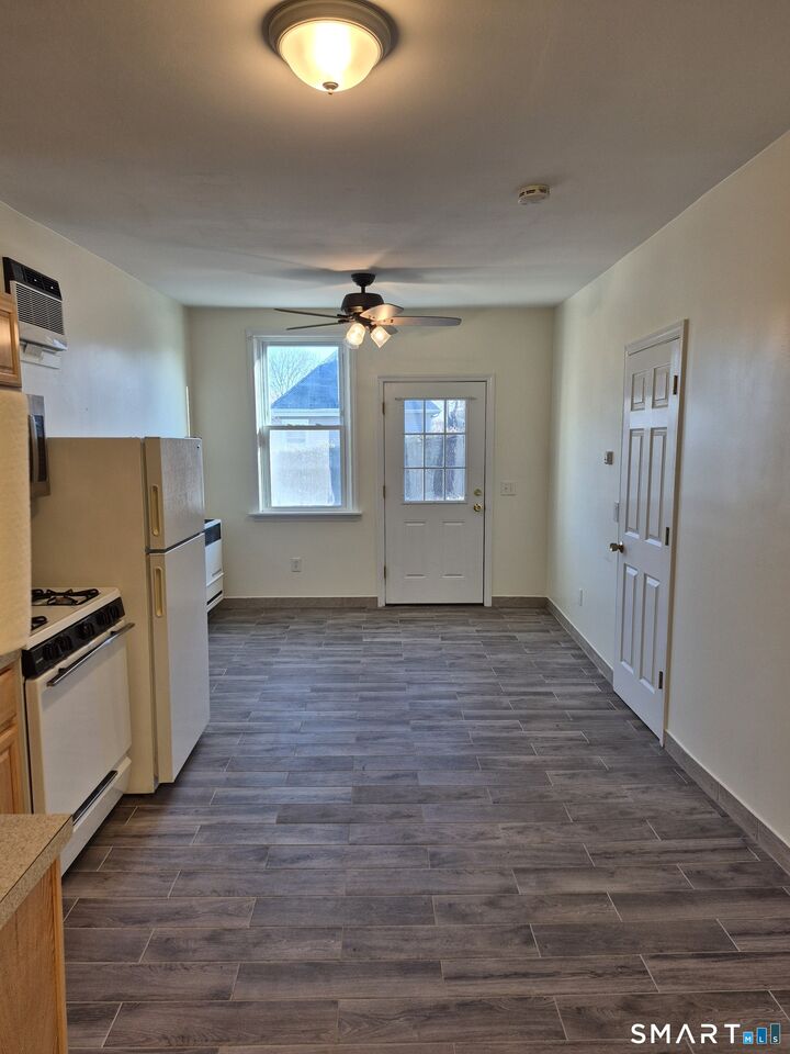 Property Photo:  2979 Fairfield Avenue 1R  CT 06605 