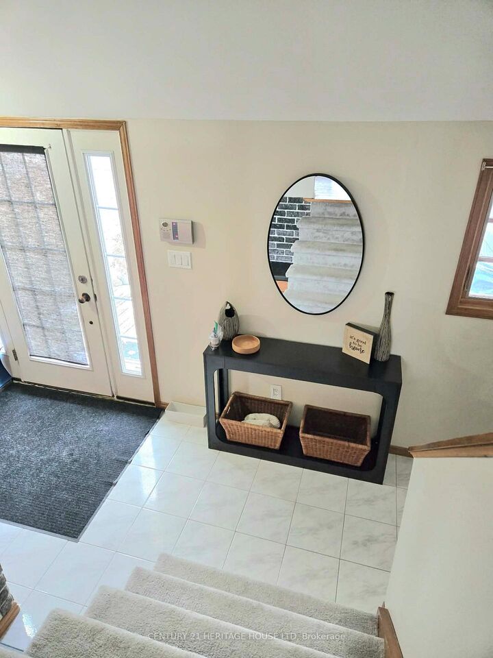 Property Photo:  48 Luton Crescent  ON N5R 5R7 