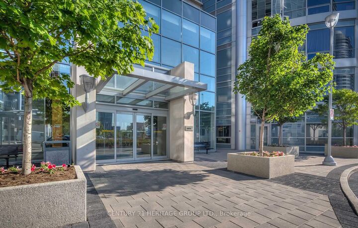 Property Photo:  125 Village Green Square 1511  ON M1S 0G3 