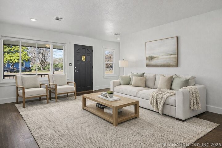 Property Photo:  805 E Fort Worth Street  OK 74012 