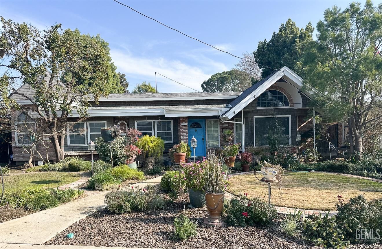 Property Photo: 1202 Cypress Avenue CA 93280