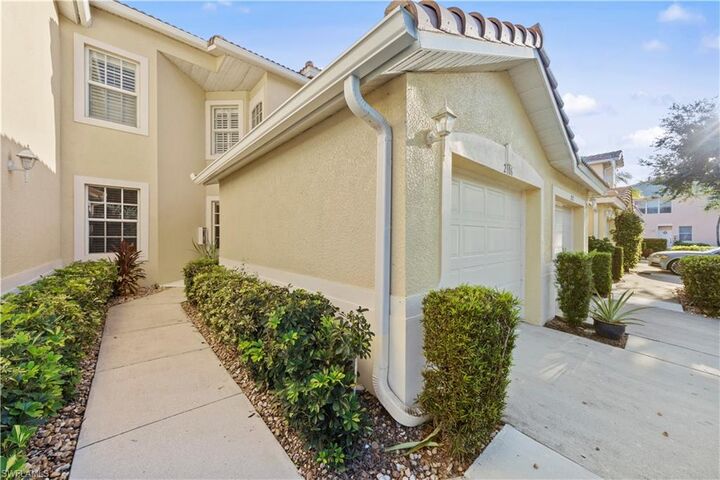 Property Photo:  1285 Sweetwater Cv 2106  FL 34110 