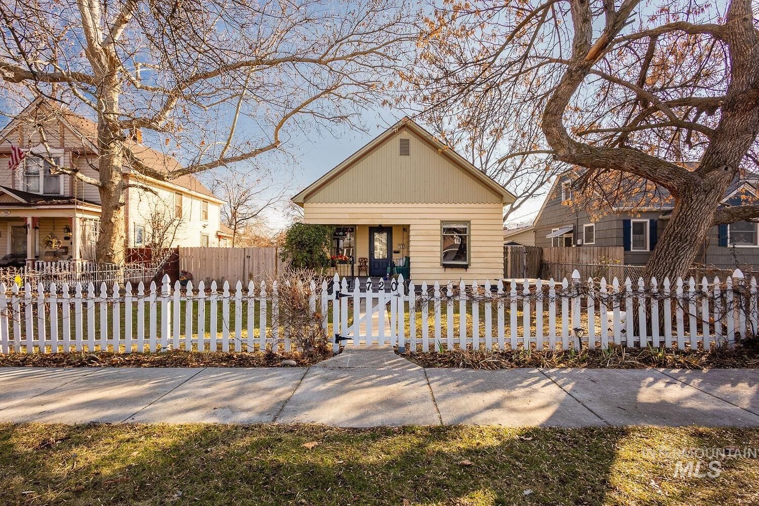 Property Photo:  720 9th Ave S  ID 83687 